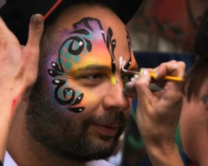 A man getting face paint at Menningarnótt